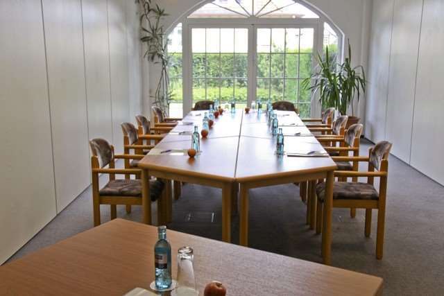 Hotel-Restaurant Zur Krone Loehnberg Perniagaan gambar