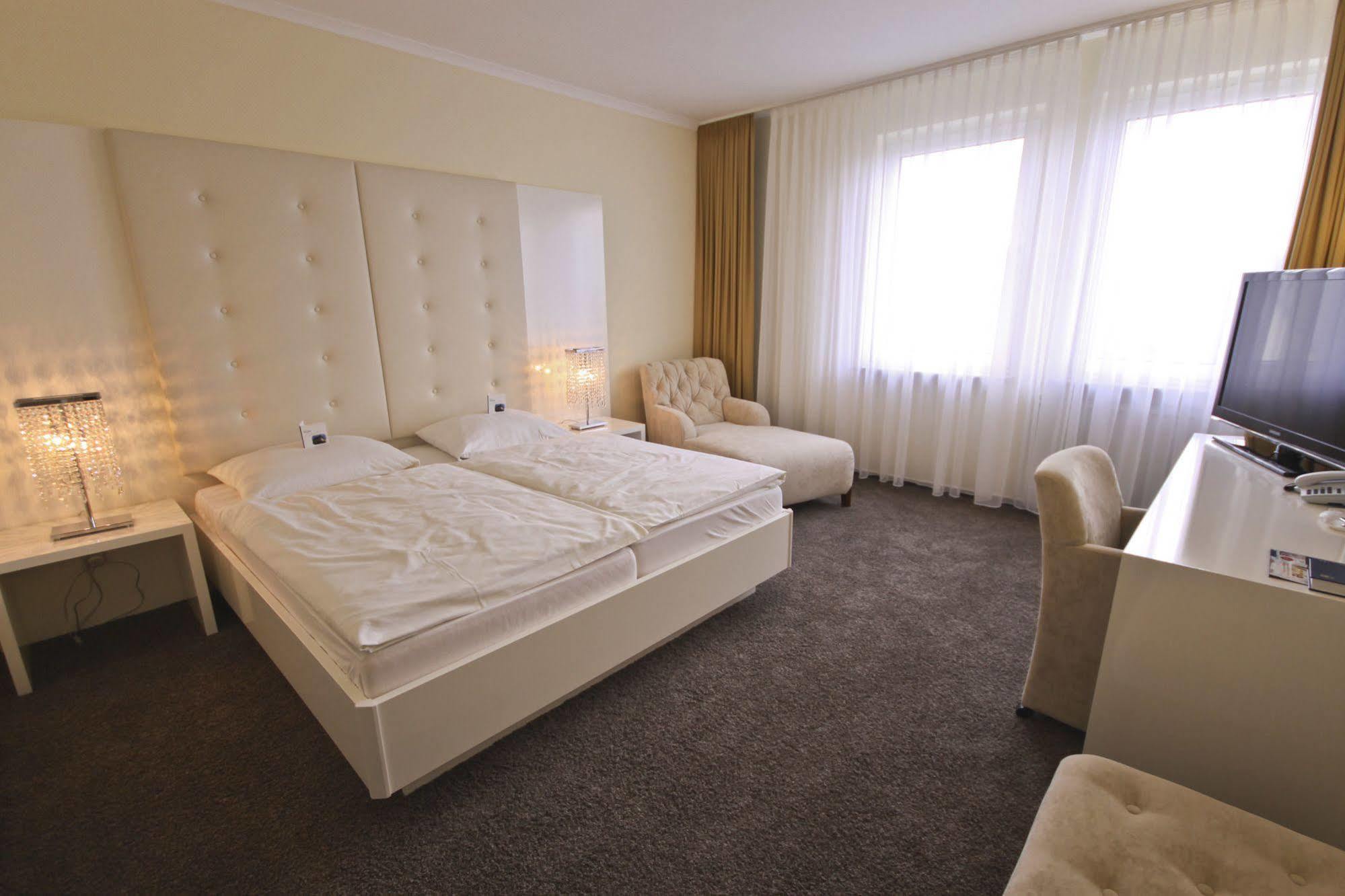 Hotel-Restaurant Zur Krone Loehnberg Bilik gambar