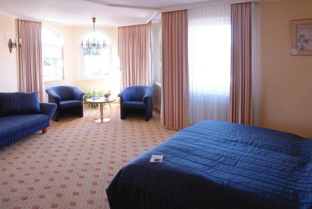 Hotel-Restaurant Zur Krone Loehnberg Luaran gambar